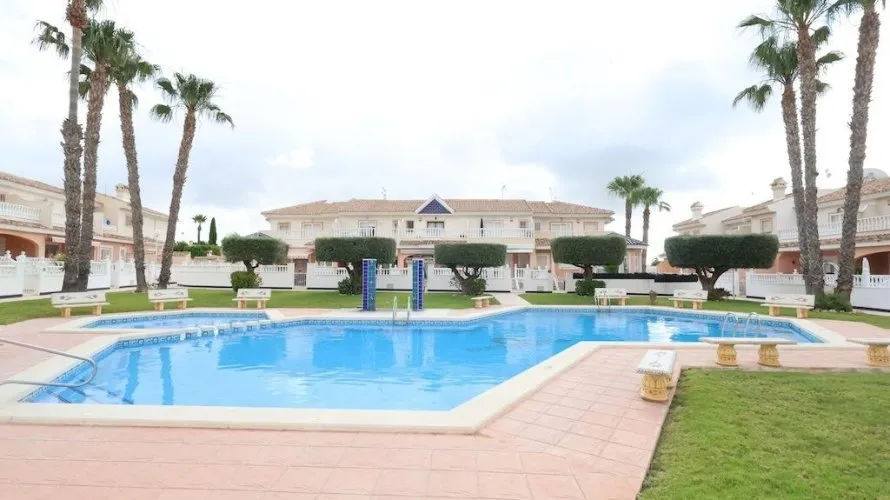 Сasa de 5 dormitorios en Ciudad Quesada, España No. 1489 № 1