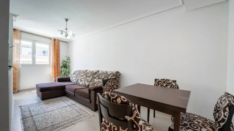 Apartamento de 2 dormitorios en Torrevieja, España No. 1547 № 2