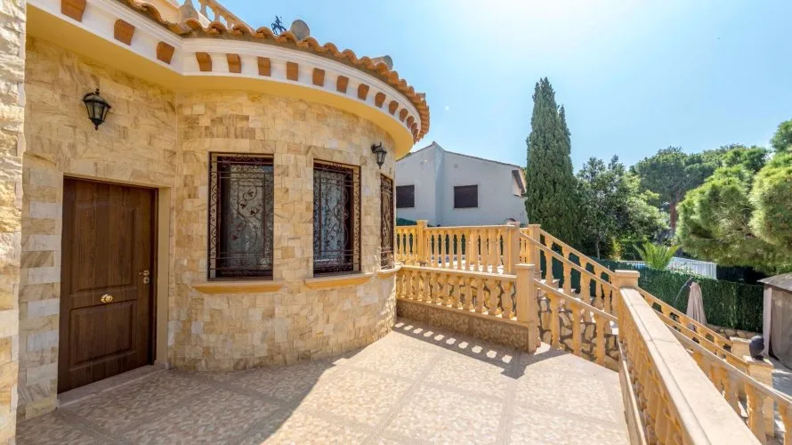 Villa de 4 dormitorios en Campoamor, España No. 1459 № 5