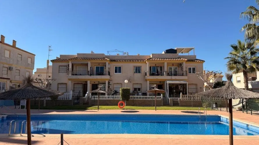 Bungalow de 2 dormitorios en Campoamor, España No. 1564 № 2