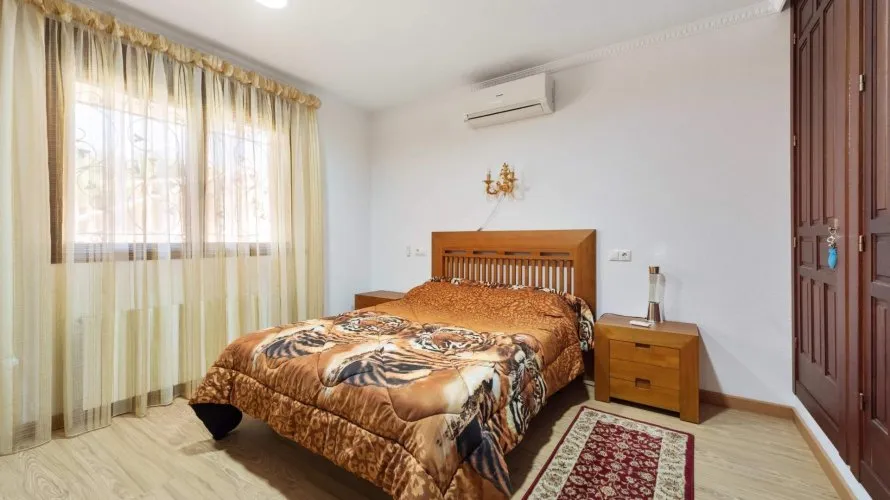 Villa de 4 dormitorios en Campoamor, España No. 1459 № 11