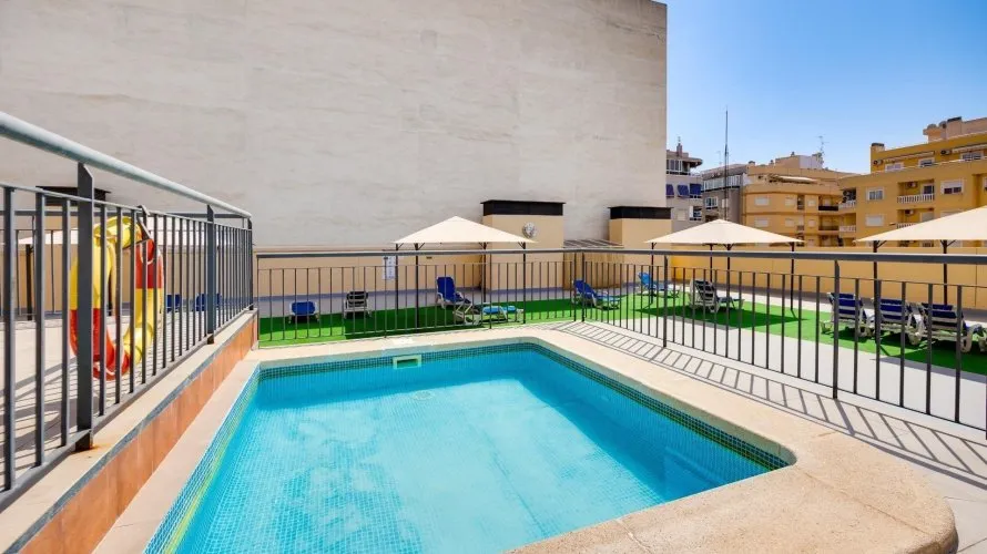 Apartamento de 2 dormitorios en Torrevieja, España No. 1471 № 2