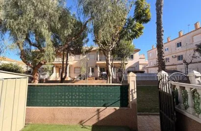 Bungalow de 2 dormitorios en Campoamor, España No. 1564