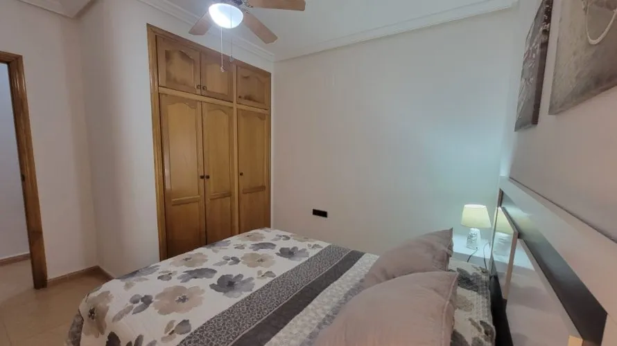 Apartamento de 1 dormitorio en Torrevieja, España No. 1562 № 1