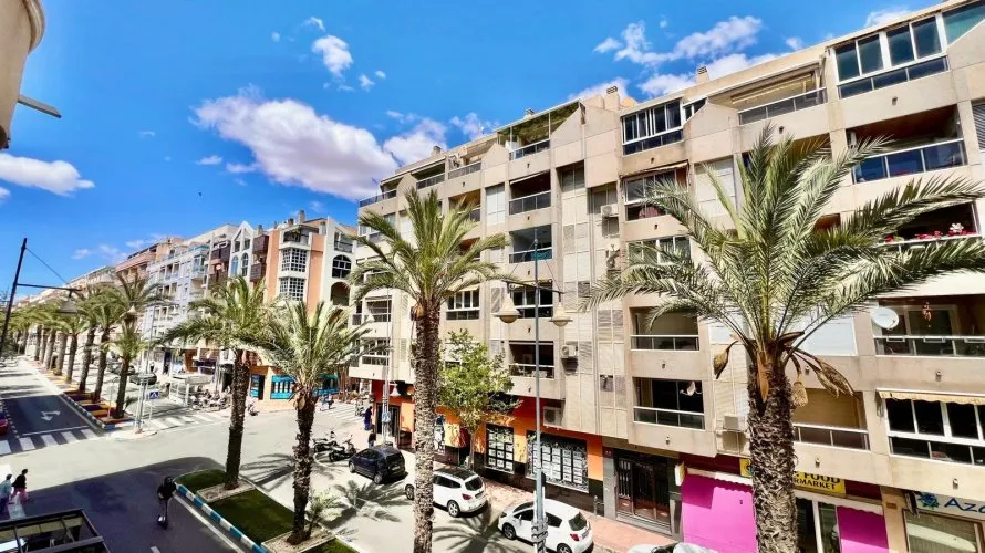 Apartamento de 2 dormitorios en Torrevieja, España No. 1586 № 12