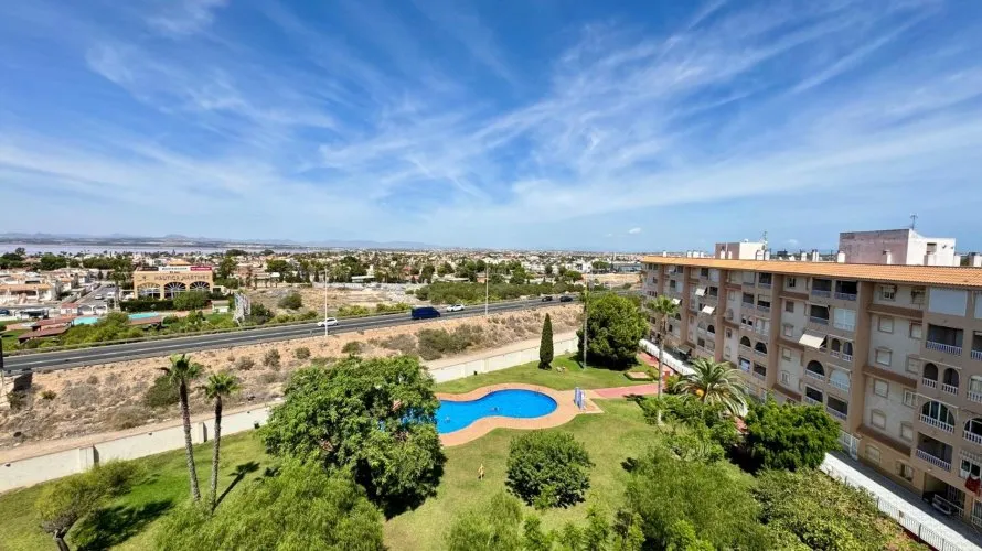 Ático de 2 dormitorios en Torrevieja, España No. 1550 № 2