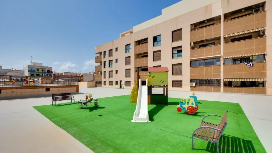 Apartamento de 2 dormitorios en Torrevieja, España No. 1471 № 1