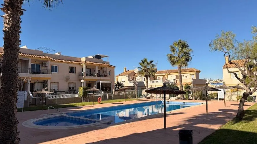 Bungalow de 2 dormitorios en Campoamor, España No. 1564 № 3