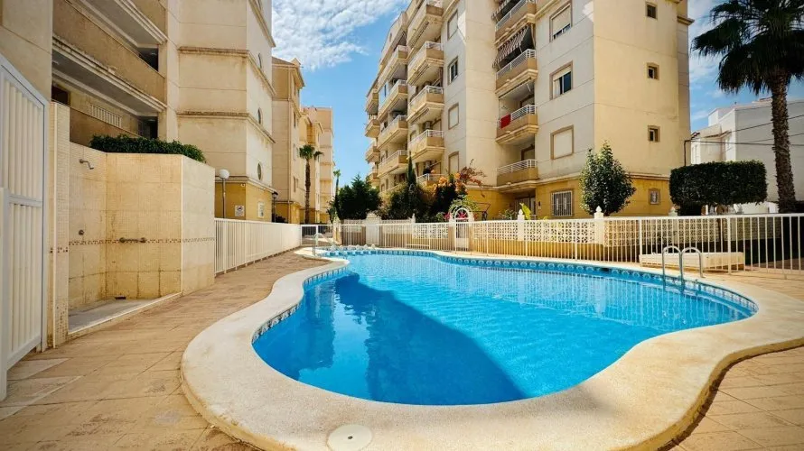 Apartamento de 1 dormitorio en Torrevieja, España No. 1605 № 3