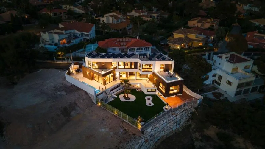 Villa de 4 dormitorios en Benidorm, España No. 1532