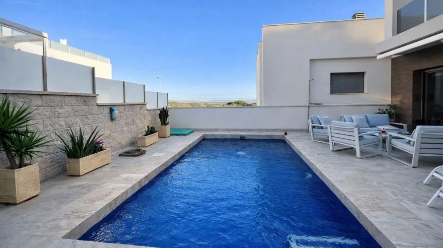 Villa de 4 dormitorios en Alicante, España No. 1643 № 26