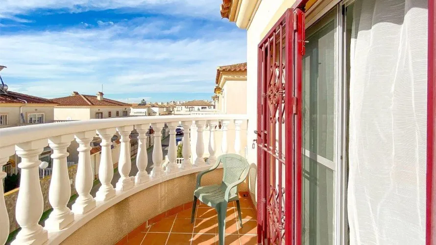 Сasa de 3 dormitorios en Torrevieja, España No. 1692 № 18