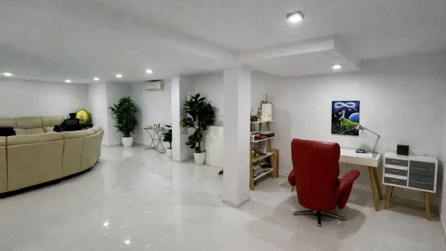 Villa de 4 dormitorios en Alicante, España No. 1643 № 21