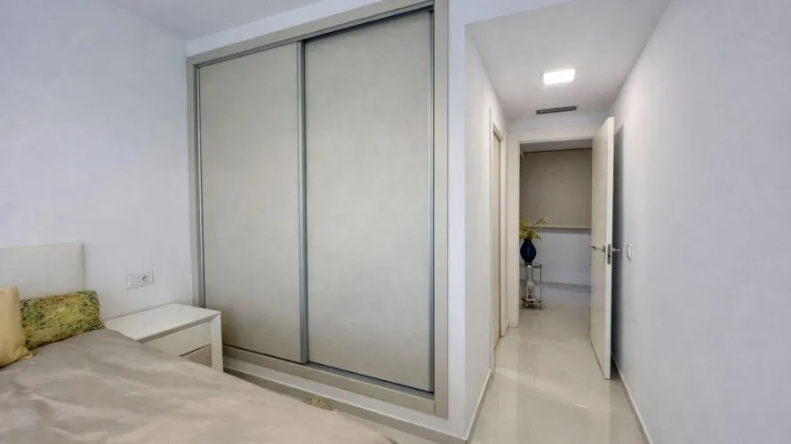 Villa de 4 dormitorios en Alicante, España No. 1643 № 12