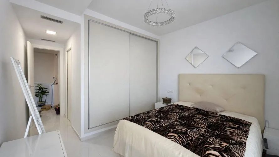 Villa de 4 dormitorios en Alicante, España No. 1643 № 13