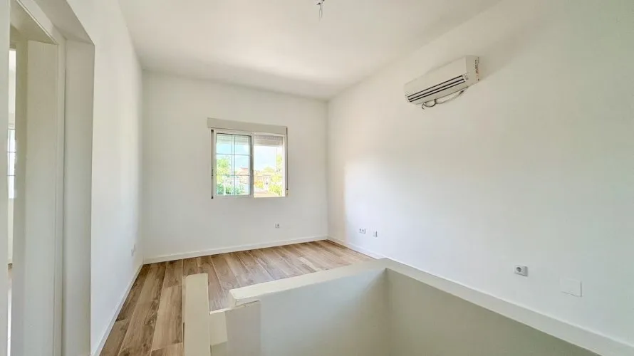 Сasa de 4 dormitorios en Torrevieja, España No. 1666 № 7