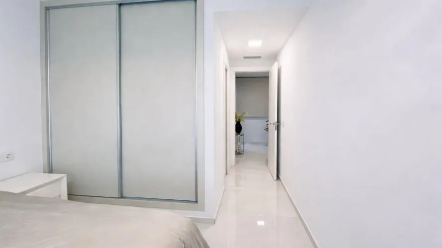 Villa de 4 dormitorios en Alicante, España No. 1643 № 10