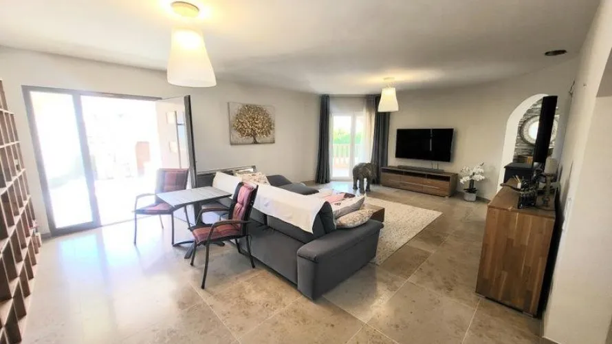 Villa de 4 dormitorios en Rojales, España No. 1684 № 1