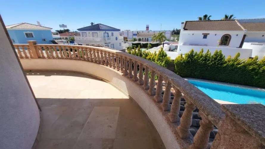 Villa de 4 dormitorios en Rojales, España No. 1684 № 23