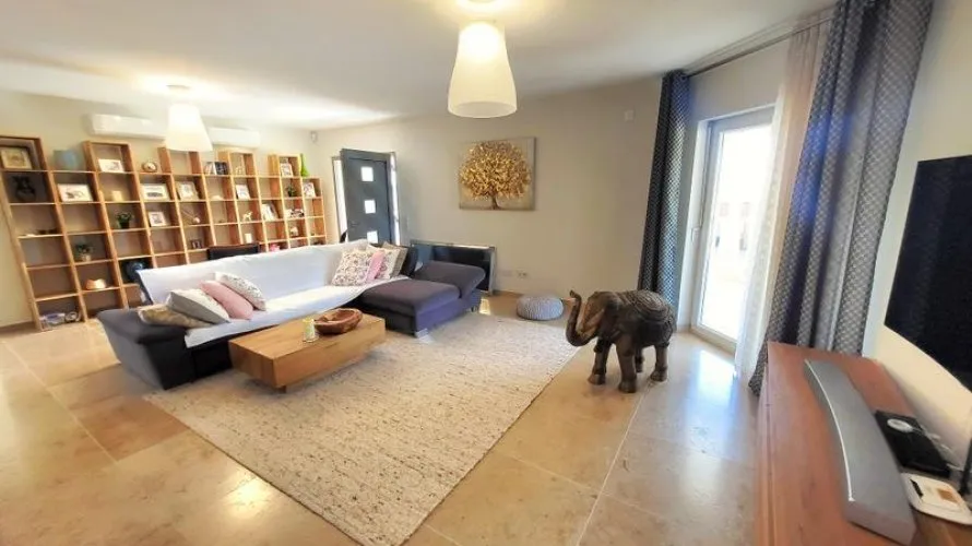 Villa de 4 dormitorios en Rojales, España No. 1684 № 4