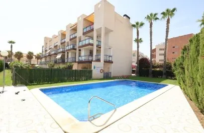 Apartamento de 2 dormitorios en Alicante, España No. 1701