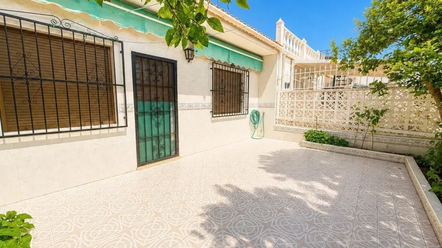 Bungalow de 3 dormitorios en Torrevieja, España No. 1735 № 6