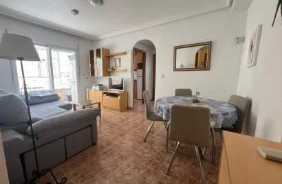 Apartamento de 2 dormitorios en Torrevieja, España No. 1706