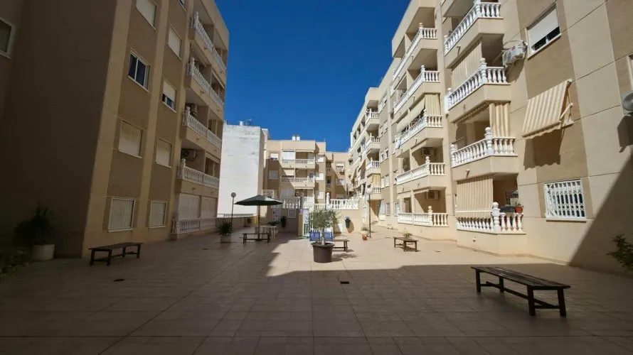 Apartamento de 3 dormitorios en Torrevieja, España No. 1709 № 1