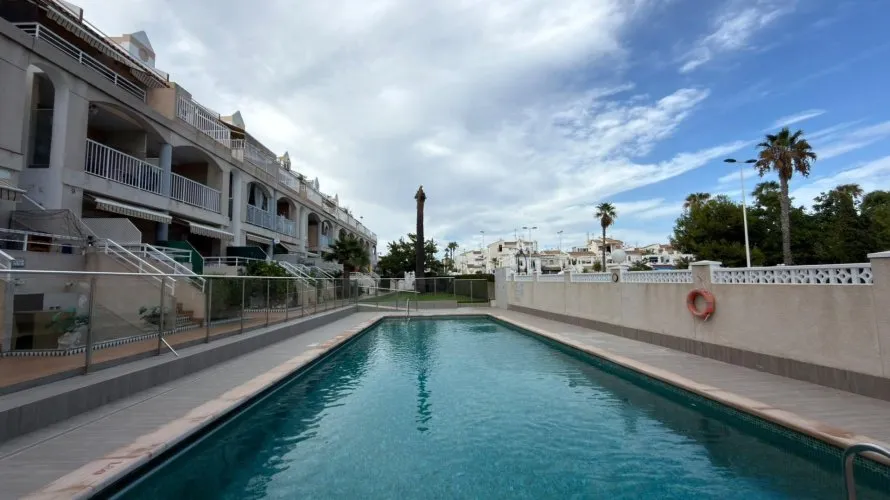 Bungalow de 1 dormitorio en Torrevieja, España No. 1761 № 8