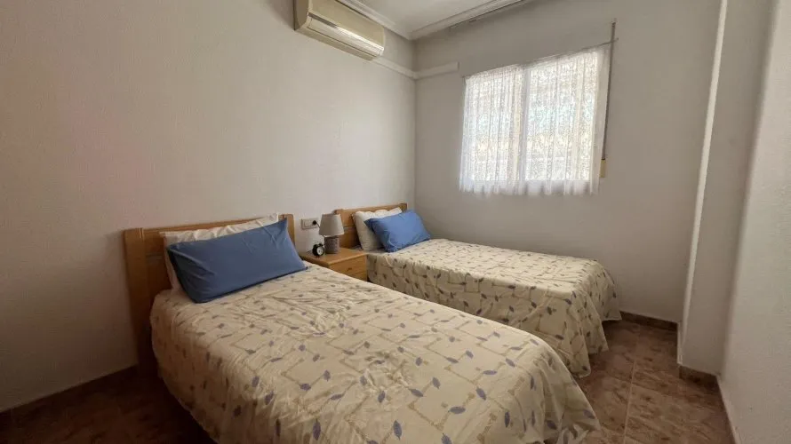 Apartamento de 2 dormitorios en Torrevieja, España No. 1706 № 1