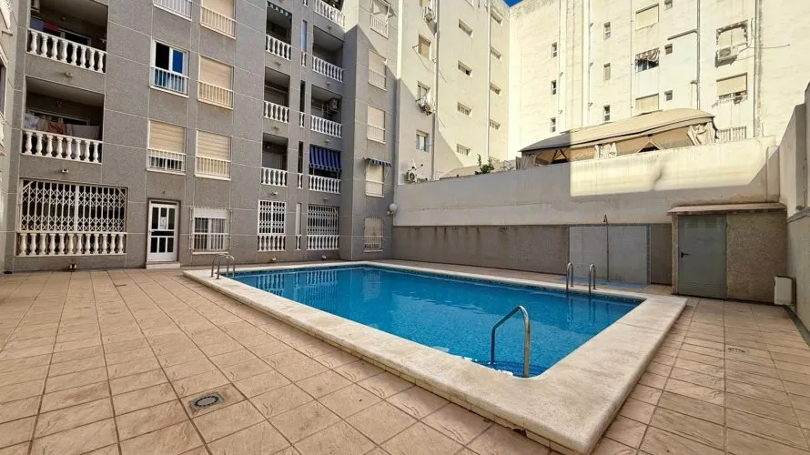 Apartamento de 2 dormitorios en Torrevieja, España No. 1753 № 19