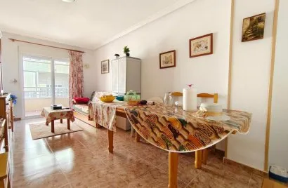 Apartamento de 2 dormitorios en Torrevieja, España No. 1789