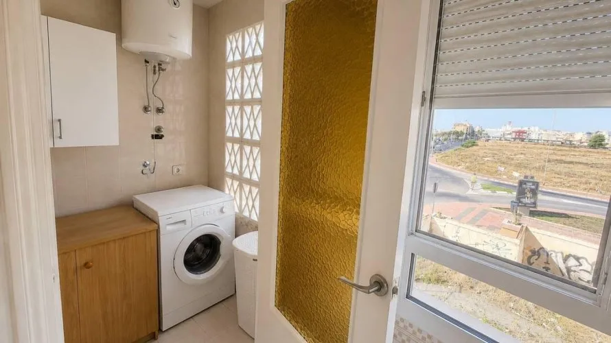 Apartamento de 2 dormitorios en Torrevieja, España No. 1818 № 15