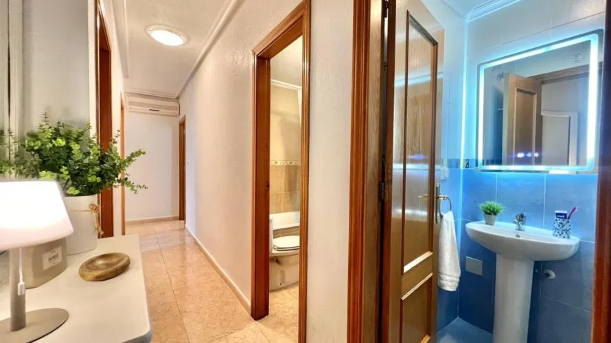 Apartamento de 2 dormitorios en Torrevieja, España No. 1804 № 27