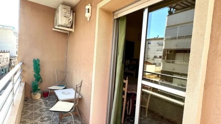 Apartamento de 3 dormitorios en Torrevieja, España No. 1841