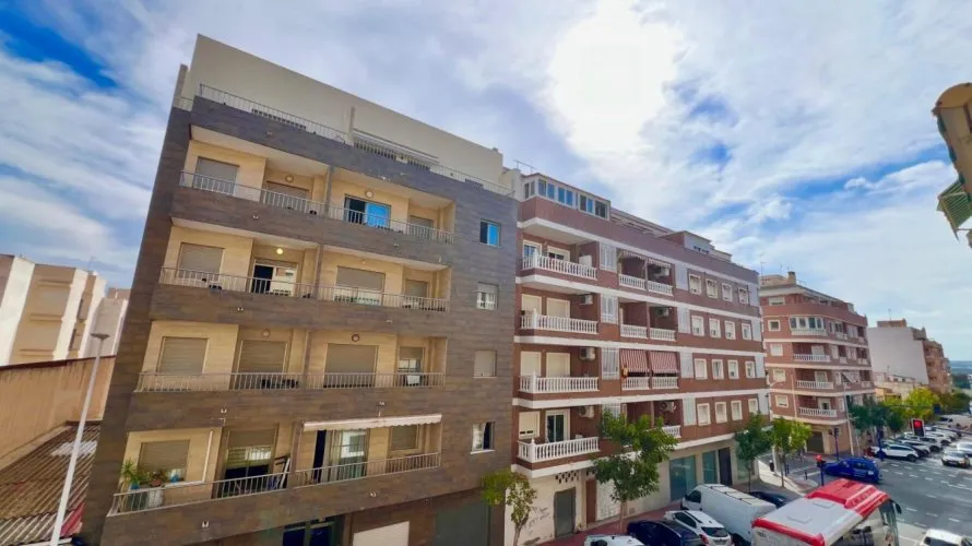Apartamento de 2 dormitorios en Torrevieja, España No. 1828 № 13