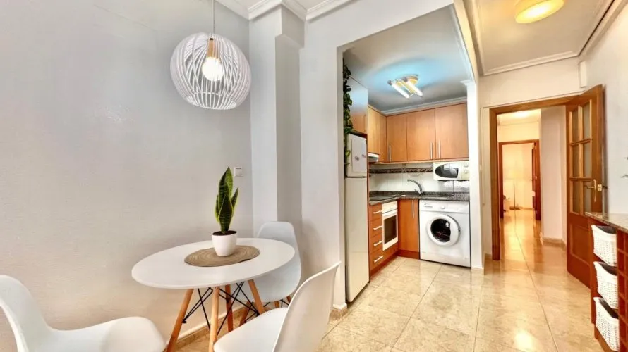 Apartamento de 2 dormitorios en Torrevieja, España No. 1804 № 7