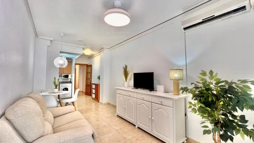 Apartamento de 2 dormitorios en Torrevieja, España No. 1804 № 8