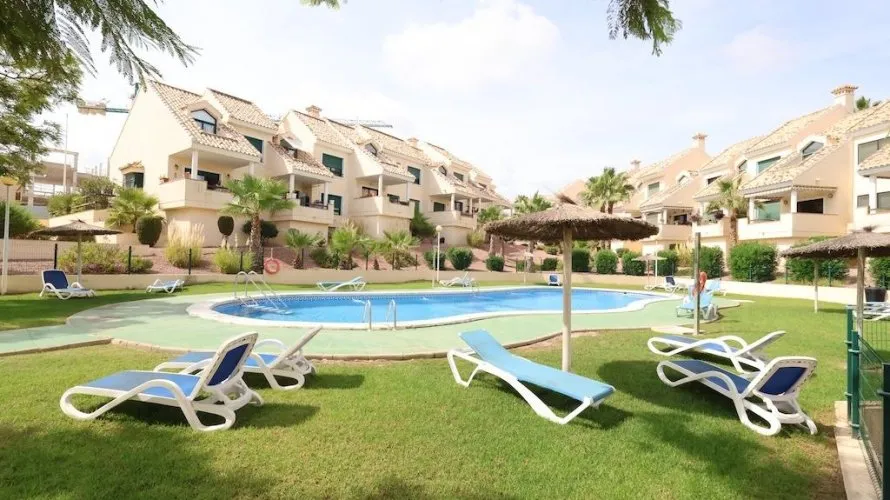 Apartamento de 2 dormitorios en Alicante, España No. 1819
