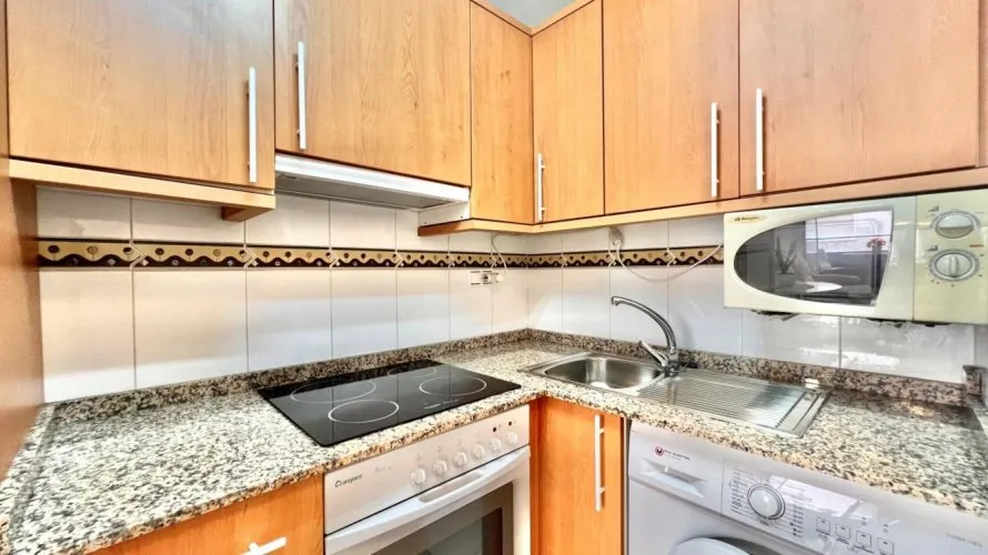 Apartamento de 2 dormitorios en Torrevieja, España No. 1804 № 4