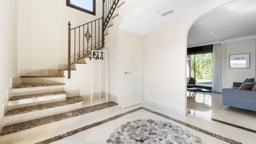 Villa de 4 chambres à Estepona, Spain No. 187 № 12