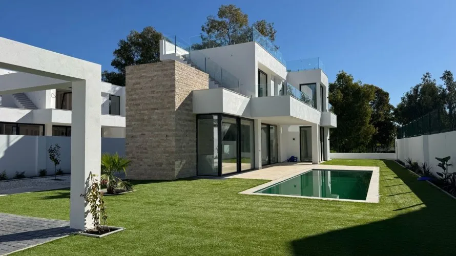 Villa de 4 chambres à Estepona, Spain No. 414 № 3