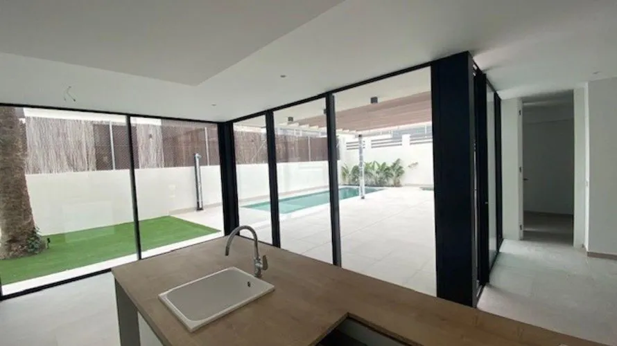 Villa de 3 chambres à Alicante, Espagne No. 932 № 3