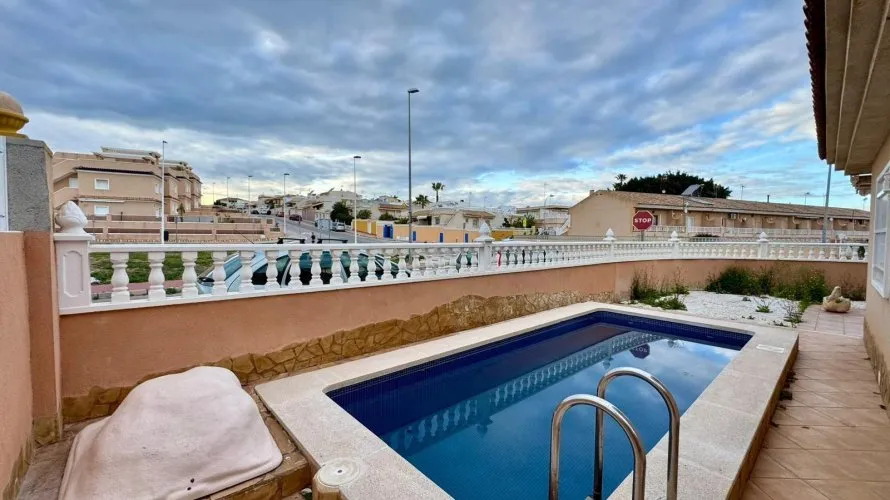 Apartment de 3 chambres à Torrevieja, Espagne No. 1266