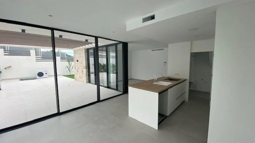 Villa de 3 chambres à Alicante, Espagne No. 932 № 6