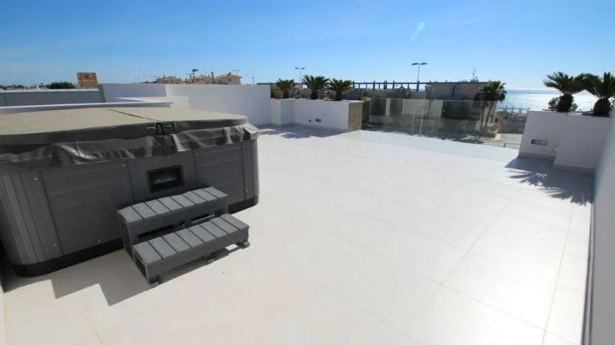 Villa de 4 chambres à Campoamor, Espagne No. 999 № 16