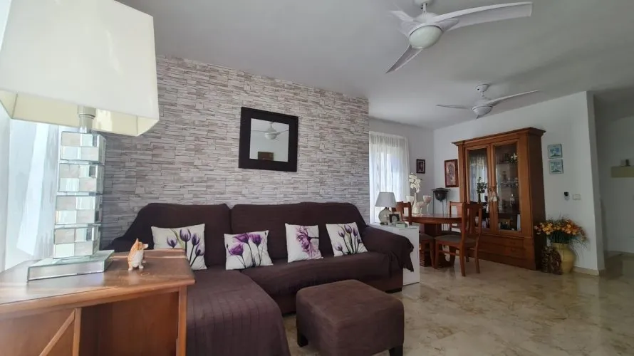 Villa de 124m² à Alicante, Espagne No. 1228 № 1