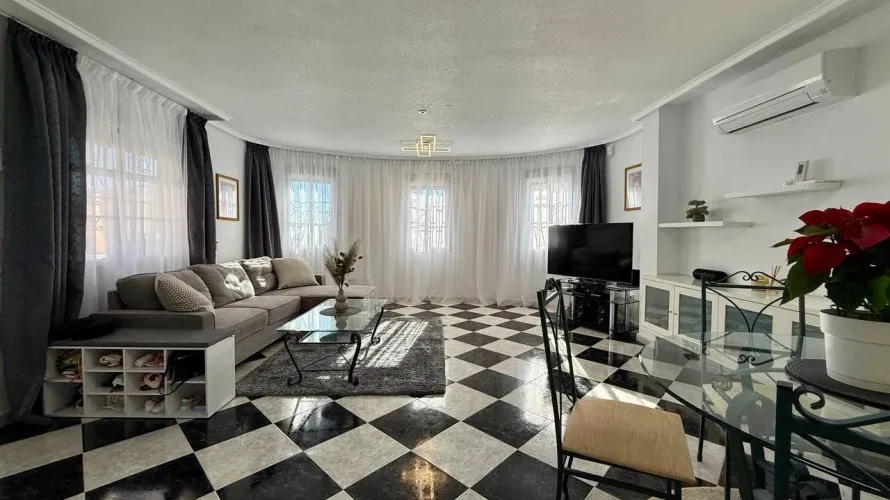 Villa de 4 chambres à Playa Flamenca II, Espagne No. 604 № 21