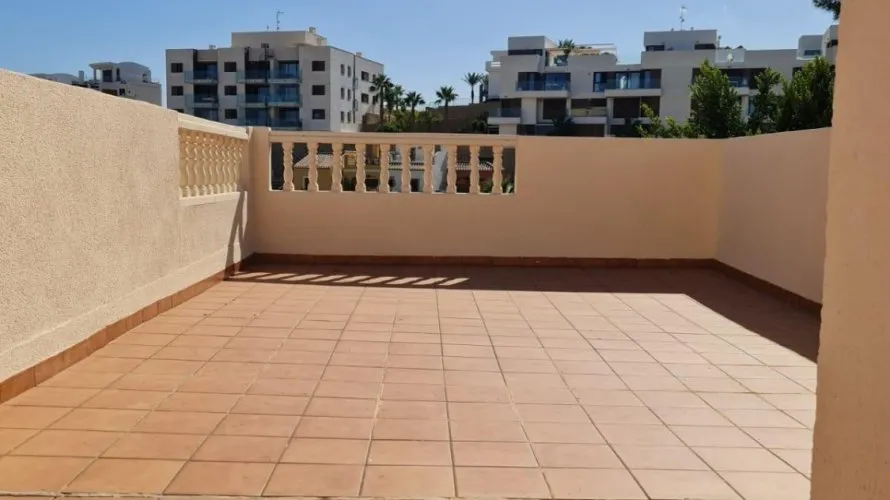 Villa de 124m² à Alicante, Espagne No. 1228 № 2