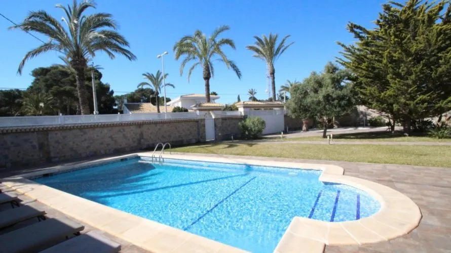 Villa de 5 chambres à Cabo Roig, Espagne No. 959 № 1